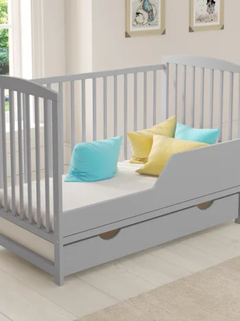 Dreamland Deluxe Baby cot bed